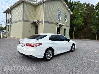 2020 Toyota Camry LE - miniatura 5