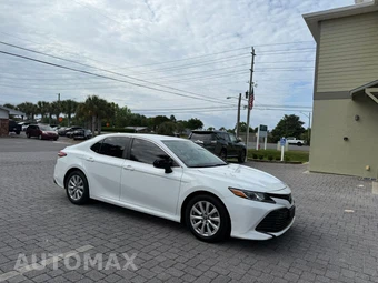 2020 Toyota Camry LE - miniatura 7