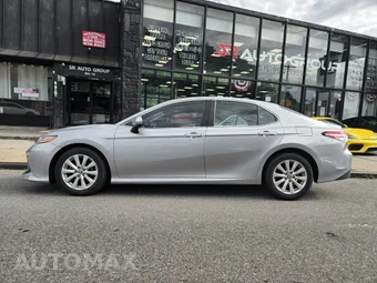 2020 Toyota Camry LE - miniatura 10