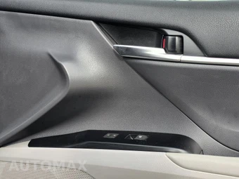 2020 Toyota Camry LE - miniatura 15
