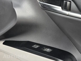 2020 Toyota Camry LE - miniatura 16