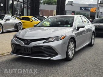 2020 Toyota Camry LE - miniatura 5