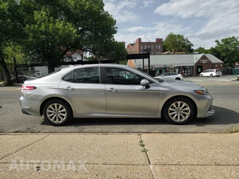 2020 Toyota Camry LE - miniatura 6