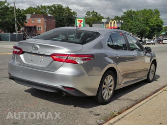 2020 Toyota Camry LE - miniatura 7