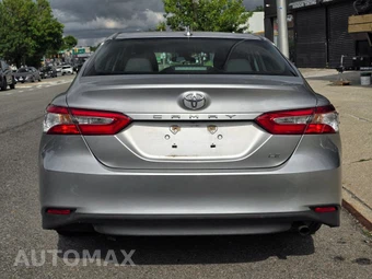 2020 Toyota Camry LE - miniatura 8