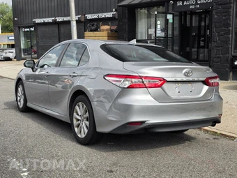 2020 Toyota Camry LE - miniatura 9