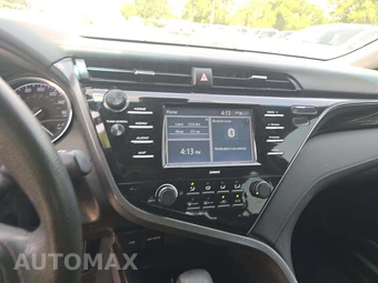 2020 Toyota Camry LE – miniatura 10