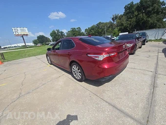 2020 Toyota Camry LE – miniatura 2