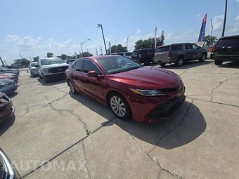 2020 Toyota Camry LE – miniatura 4