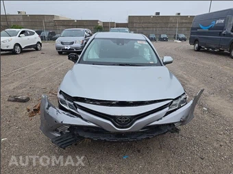 2020 Toyota Camry LE - miniatura 2