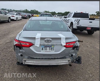 2020 Toyota Camry LE - miniatura 3