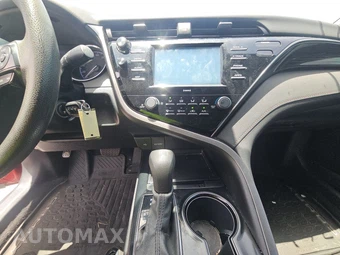 2020 Toyota Camry LE – miniatura 11