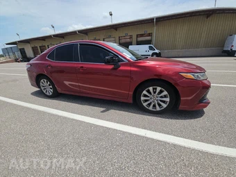 2020 Toyota Camry LE – miniatura 3