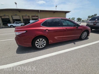 2020 Toyota Camry LE – miniatura 4