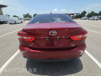 2020 Toyota Camry LE – miniatura 5