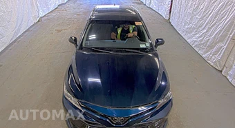 2020 Toyota Camry LE - miniatura 2