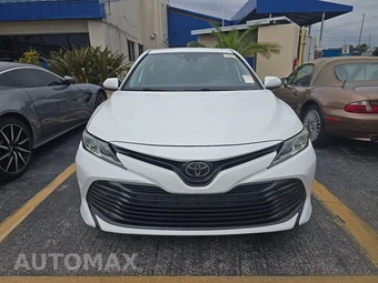 2020 Toyota Camry LE - miniatura 2
