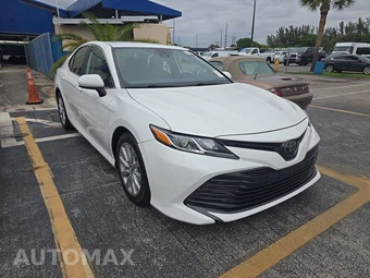 2020 Toyota Camry LE - miniatura 3