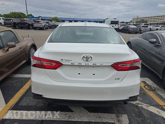 2020 Toyota Camry LE - miniatura 5