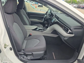 2020 Toyota Camry LE - miniatura 8