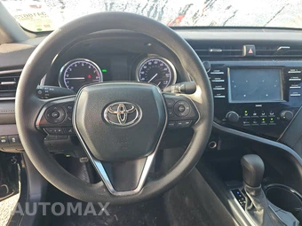 2020 Toyota Camry LE – miniatura 10