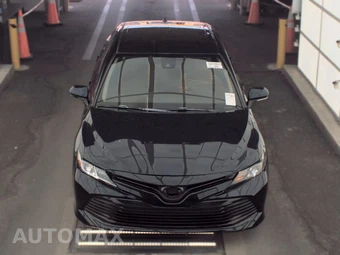 2020 Toyota Camry LE – miniatura 2
