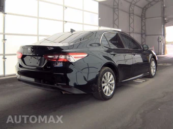 2020 Toyota Camry LE – miniatura 4