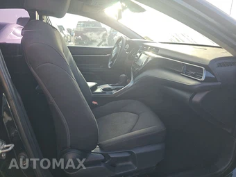 2020 Toyota Camry LE – miniatura 8