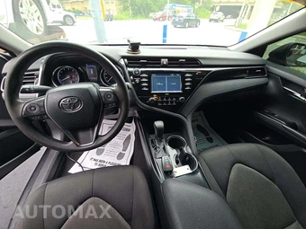 2020 Toyota Camry LE - miniatura 10