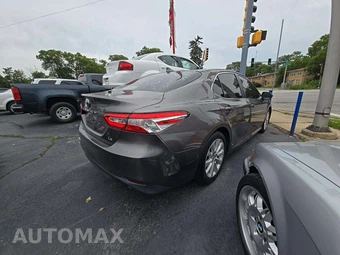 2020 Toyota Camry LE - miniatura 3