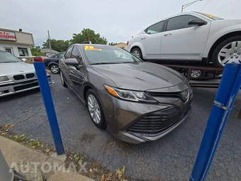 2020 Toyota Camry LE - miniatura 4
