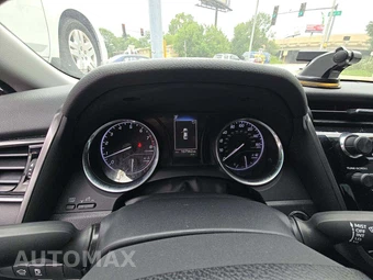 2020 Toyota Camry LE - miniatura 9