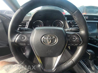 2020 Toyota Camry SE – miniatura 10