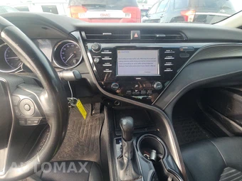 2020 Toyota Camry SE – miniatura 11