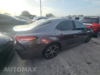 2020 Toyota Camry SE – miniatura 4