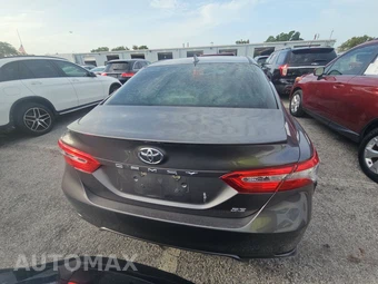 2020 Toyota Camry SE – miniatura 5