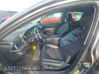 2020 Toyota Camry SE – miniatura 7
