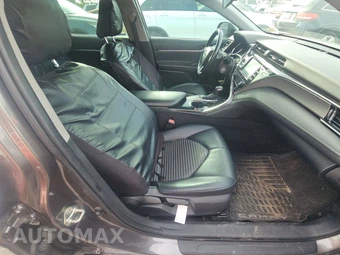 2020 Toyota Camry SE – miniatura 8