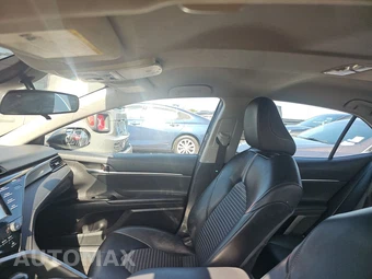 2020 Toyota Camry SE - miniatura 17
