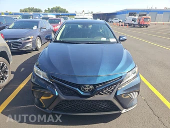 2020 Toyota Camry SE - miniatura 2