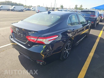 2020 Toyota Camry SE - miniatura 4