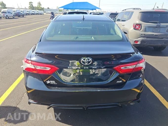 2020 Toyota Camry SE - miniatura 5