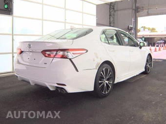 2020 Toyota Camry SE - miniatura 3