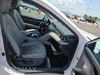 2020 Toyota Camry SE - miniatura 7