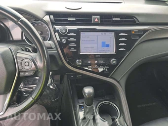 2020 Toyota Camry SE - miniatura 10