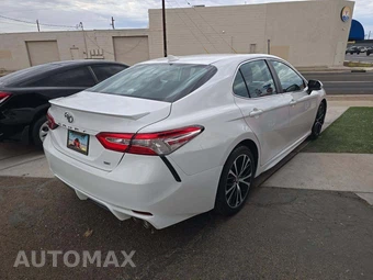 2020 Toyota Camry SE - miniatura 3