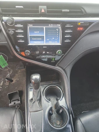 2020 Toyota Camry SE – miniatura 11
