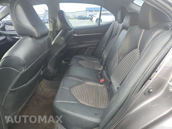2020 Toyota Camry SE – miniatura 13