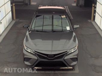 2020 Toyota Camry SE – miniatura 2