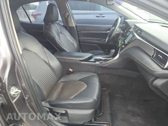2020 Toyota Camry SE – miniatura 8